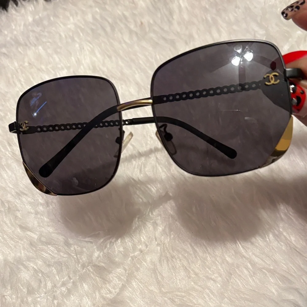 Chic fashion Black and Gold Sunglasses